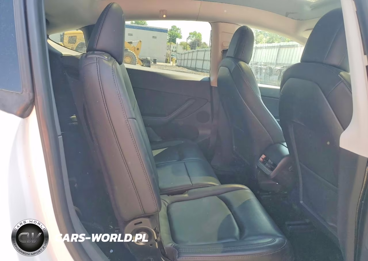 2021 Tesla Model Y VIN:5YJYGAEE3MF136901 - 10