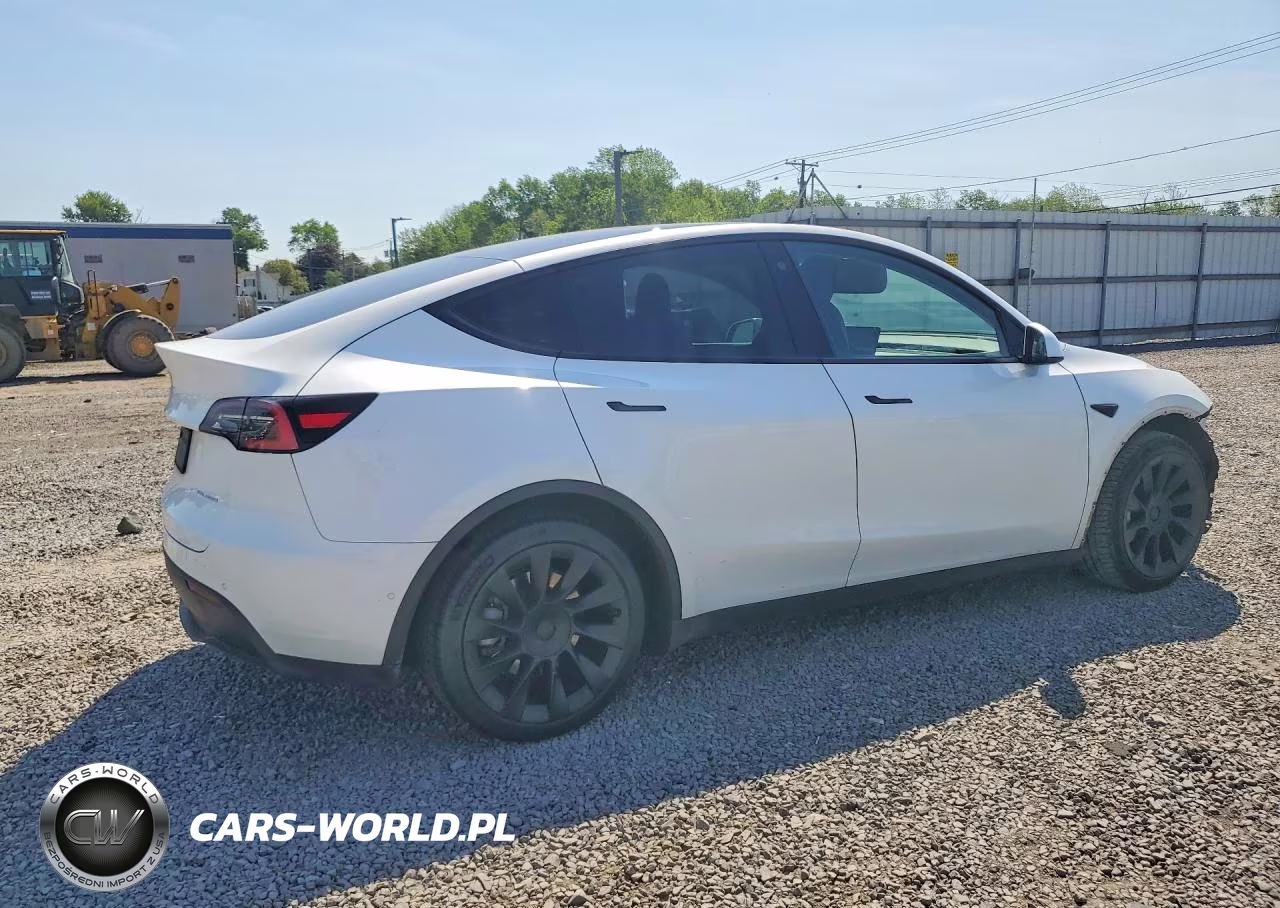 2021 Tesla Model Y VIN:5YJYGAEE3MF136901 - 3