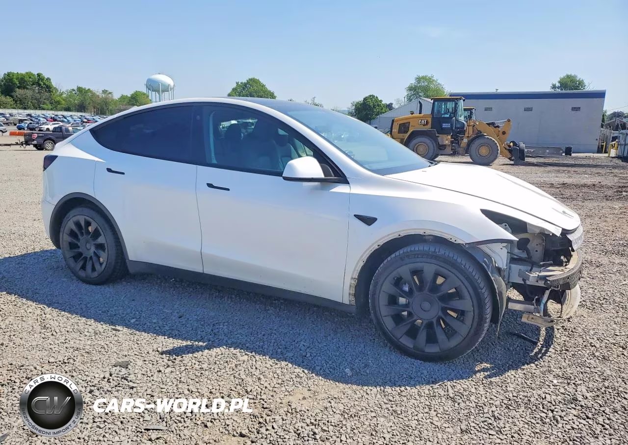 2021 Tesla Model Y VIN:5YJYGAEE3MF136901 - 4