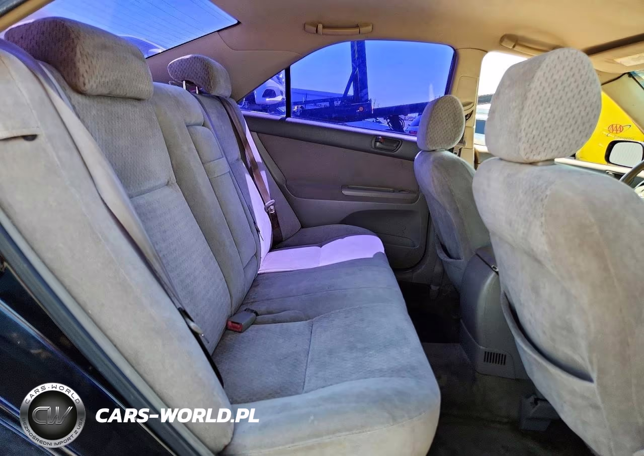 2002 Toyota Camry Le VIN:JTDBE32K320110845 - 10