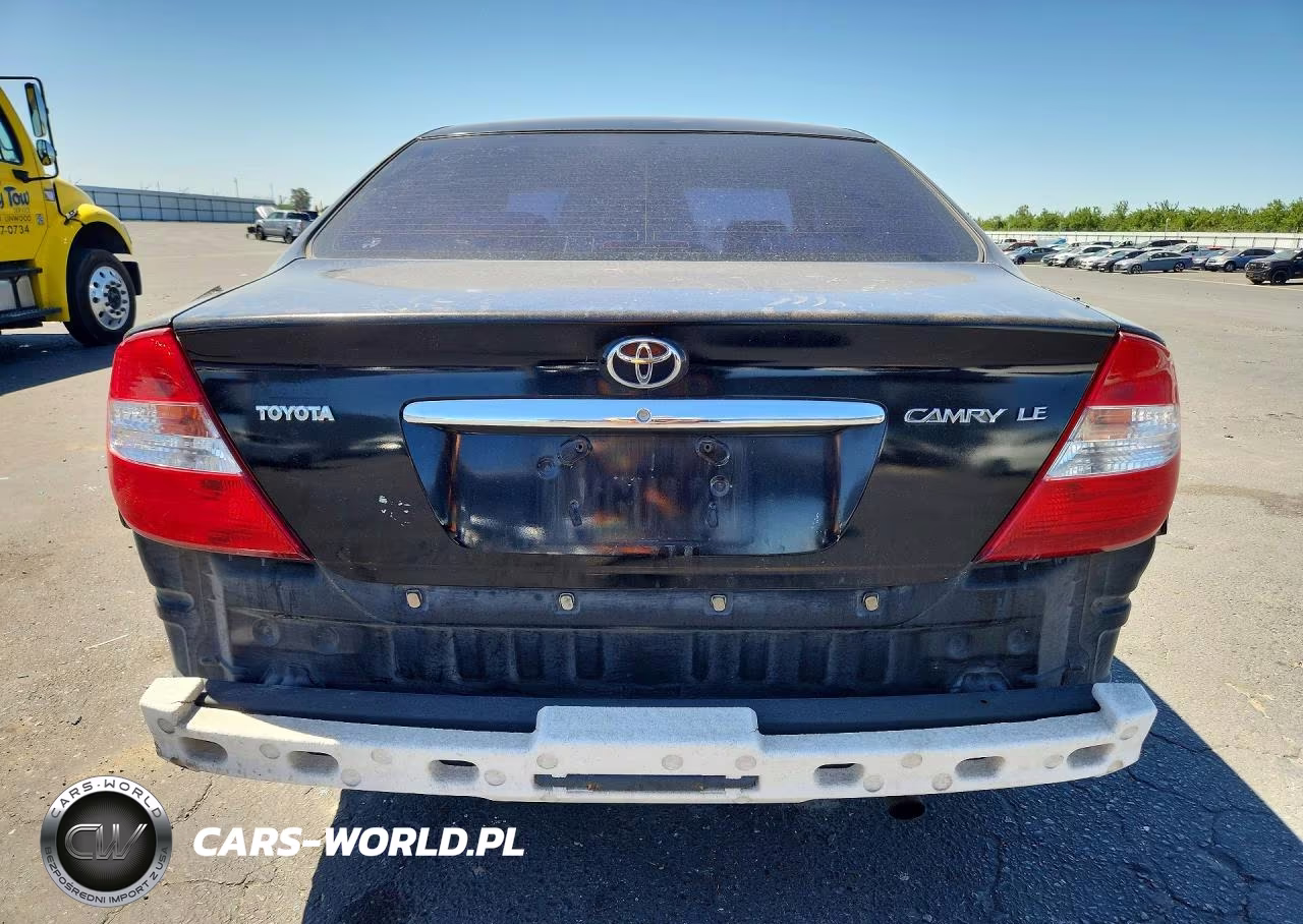 2002 Toyota Camry Le VIN:JTDBE32K320110845 - 6