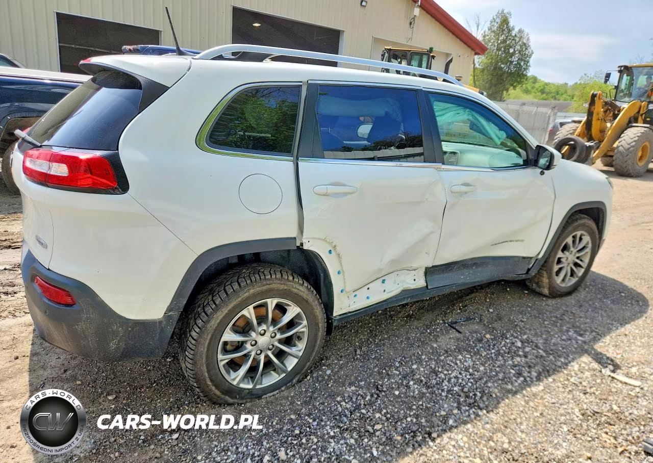 2017 Jeep Cherokee Latitude VIN:1C4PJMCB2HW571546 - 3