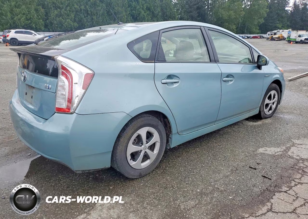 2013 Toyota Prius Two VIN:JTDKN3DU8D5683115 - 3