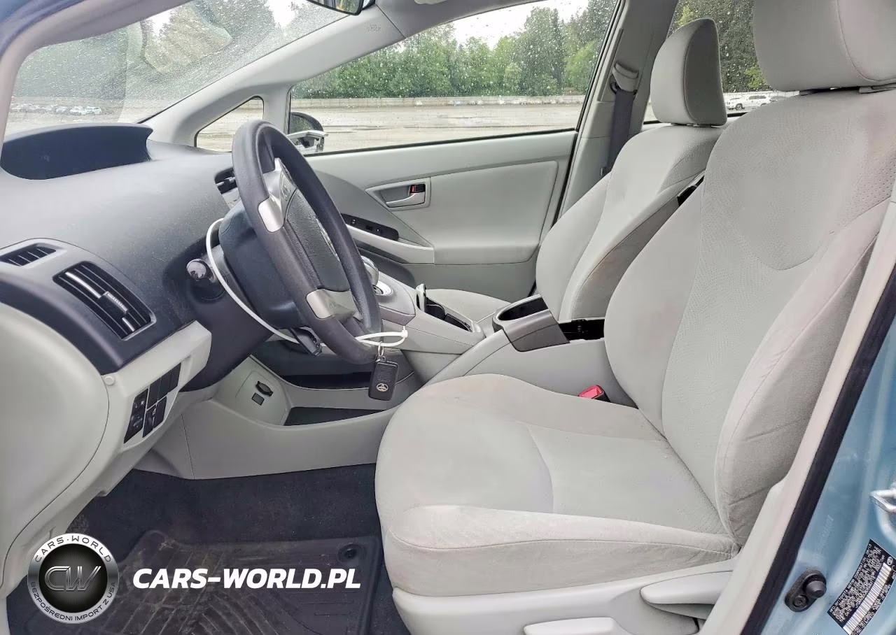 2013 Toyota Prius Two VIN:JTDKN3DU8D5683115 - 7
