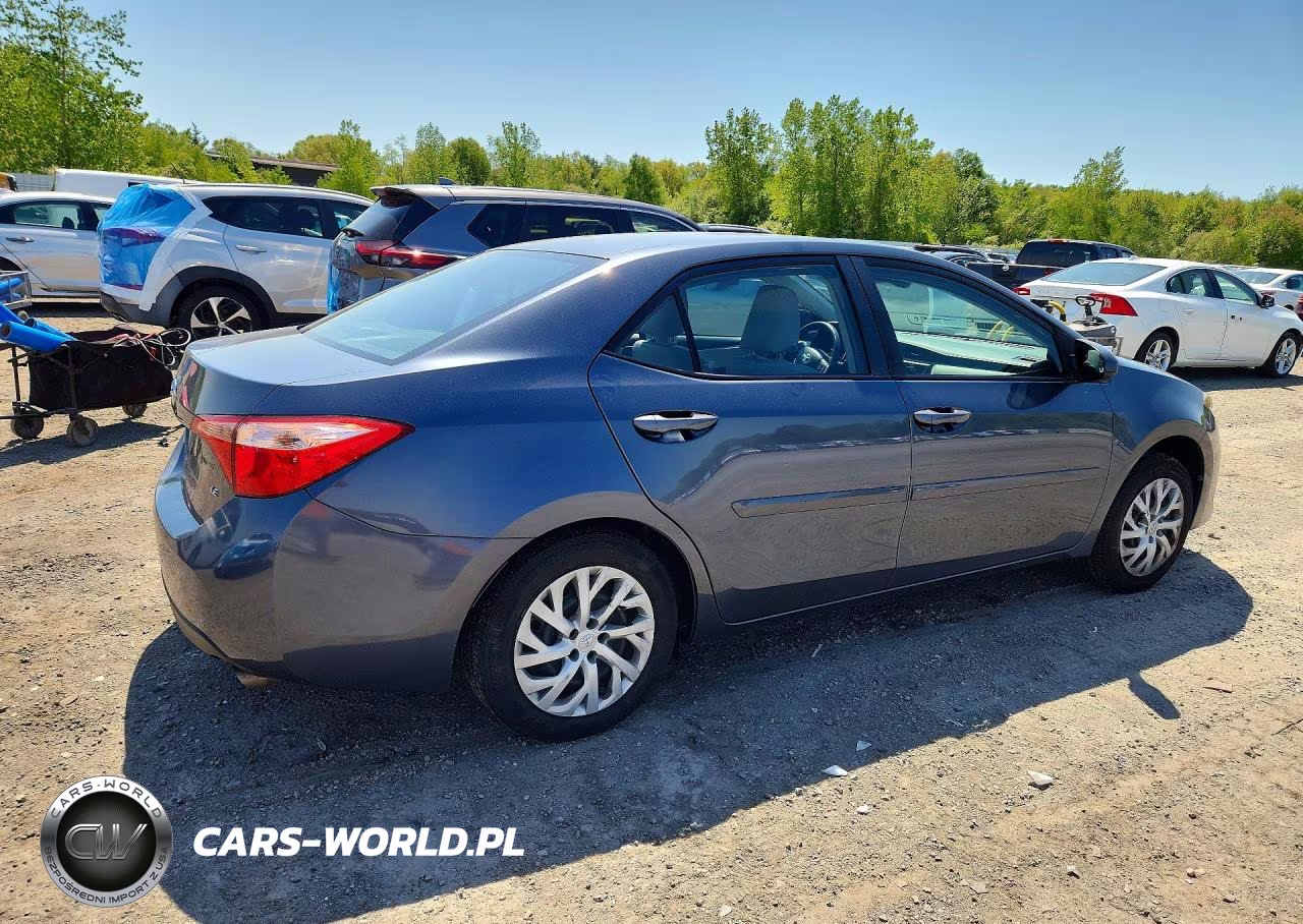 2018 Toyota Corolla Le VIN:2T1BURHE1JC077646 - 3