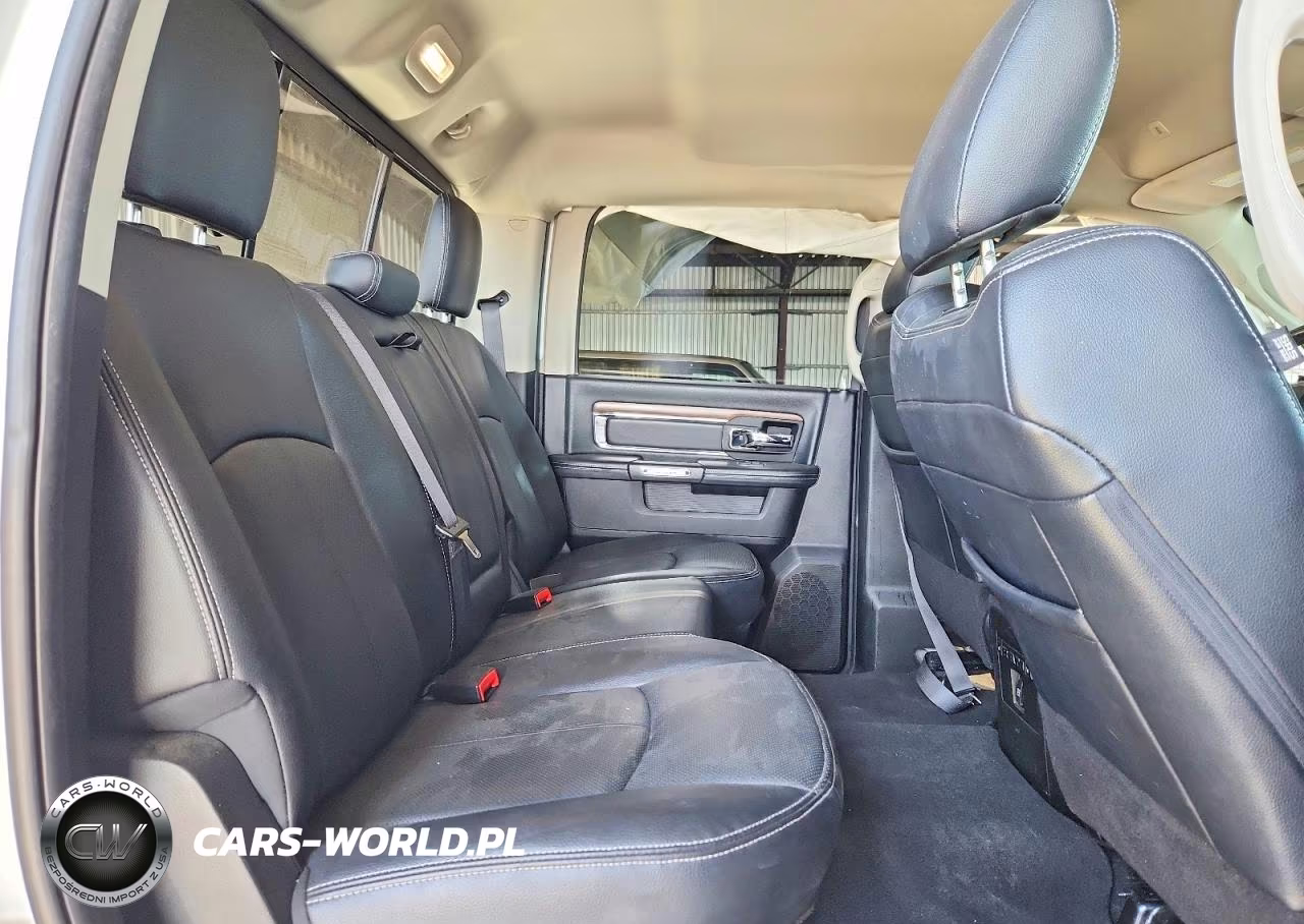 2019 Ram 1500 Classic Laramie VIN:1C6RR7NM5KS749389 - 10