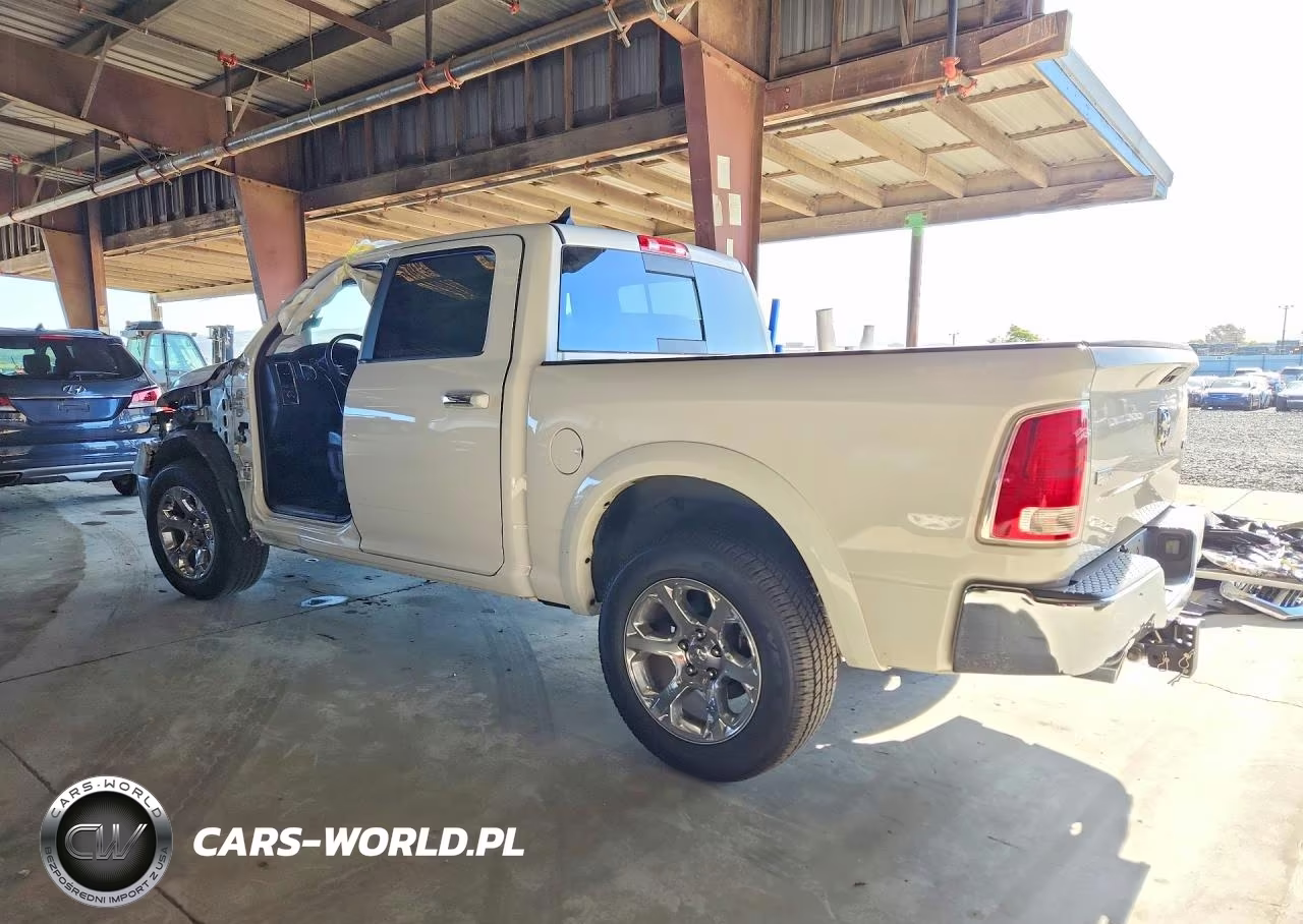 2019 Ram 1500 Classic Laramie VIN:1C6RR7NM5KS749389 - 2