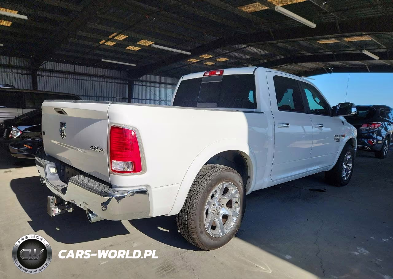2019 Ram 1500 Classic Laramie VIN:1C6RR7NM5KS749389 - 3