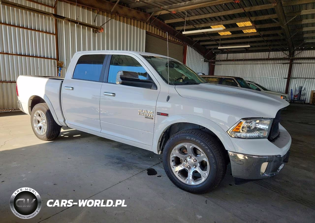 2019 Ram 1500 Classic Laramie VIN:1C6RR7NM5KS749389 - 4