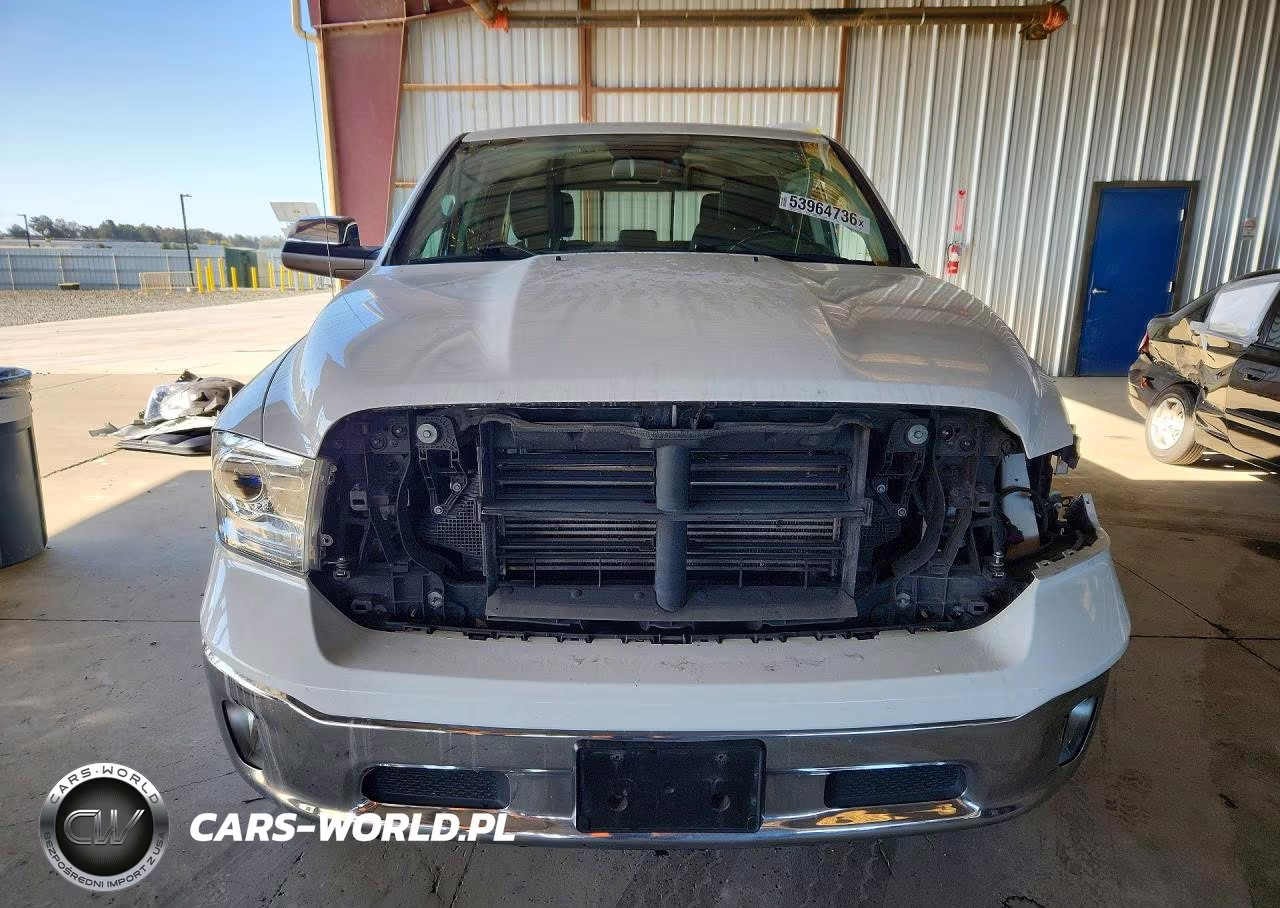 2019 Ram 1500 Classic Laramie VIN:1C6RR7NM5KS749389 - 5