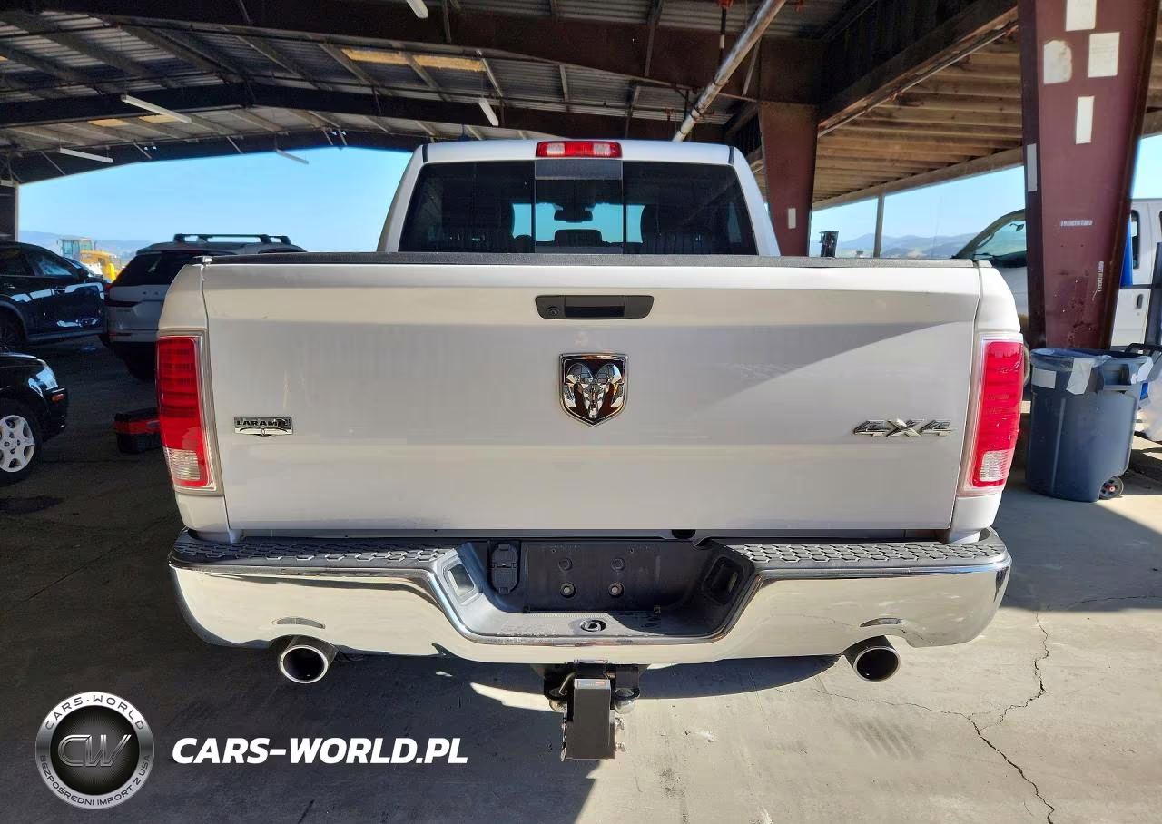 2019 Ram 1500 Classic Laramie VIN:1C6RR7NM5KS749389 - 6