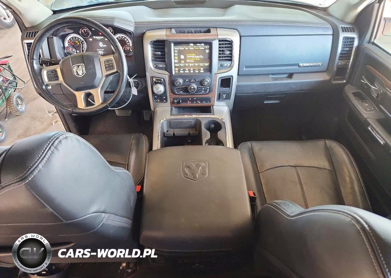 2019 Ram 1500 Classic Laramie VIN:1C6RR7NM5KS749389 - 8