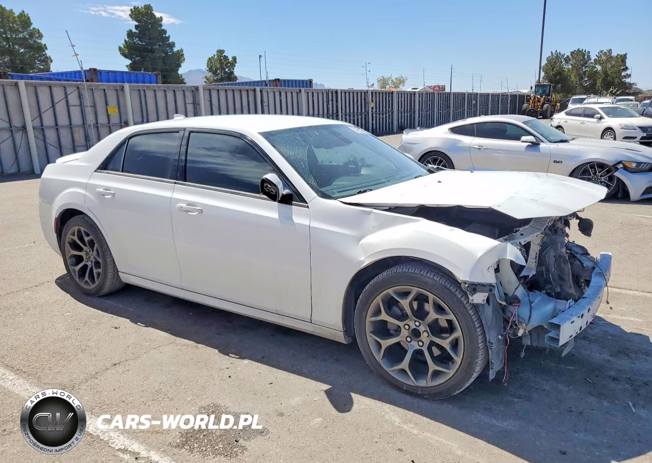 2018 Chrysler 300 S VIN:2C3CCABG8JH191561 - 4