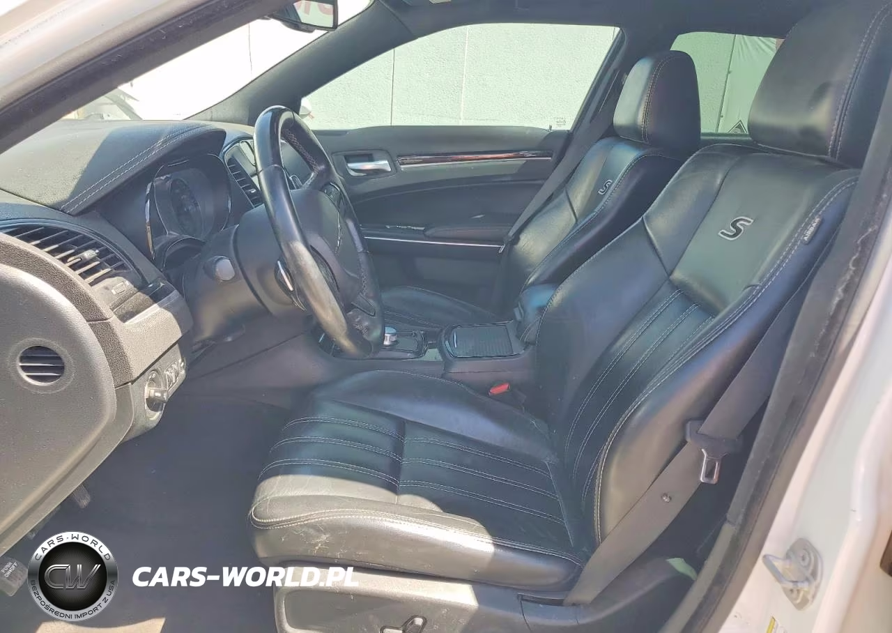2018 Chrysler 300 S VIN:2C3CCABG8JH191561 - 7