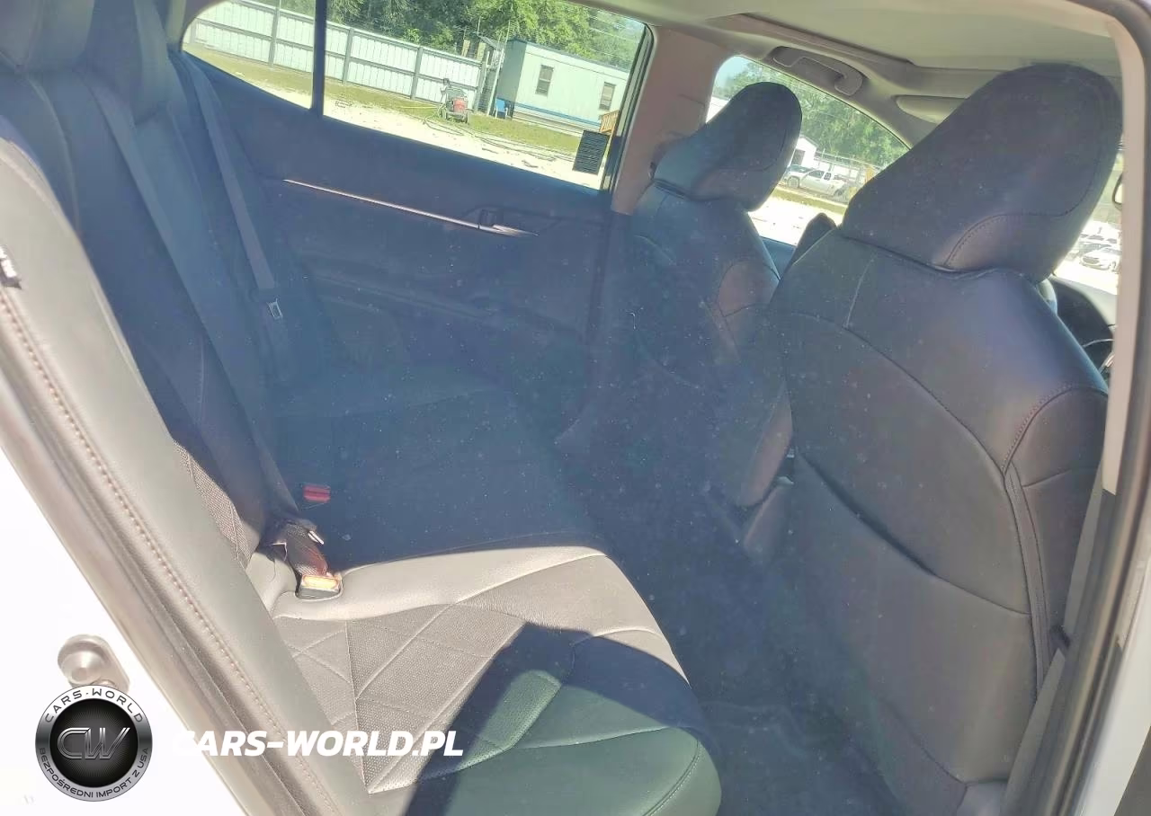 2018 Toyota Camry Hybrid Xle VIN:4T1B21HK3JU002734 - 10