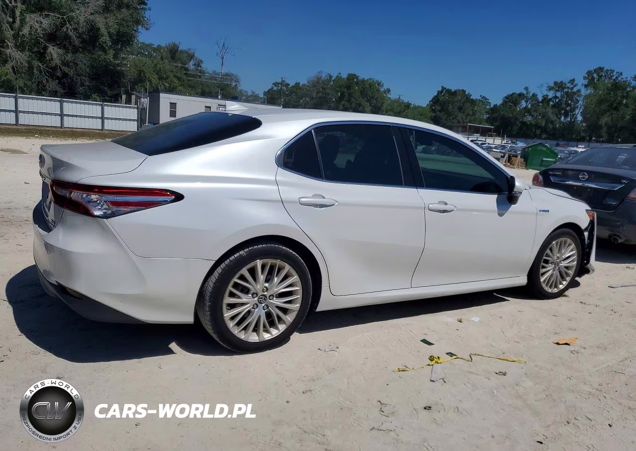 2018 Toyota Camry Hybrid Xle VIN:4T1B21HK3JU002734 - 3