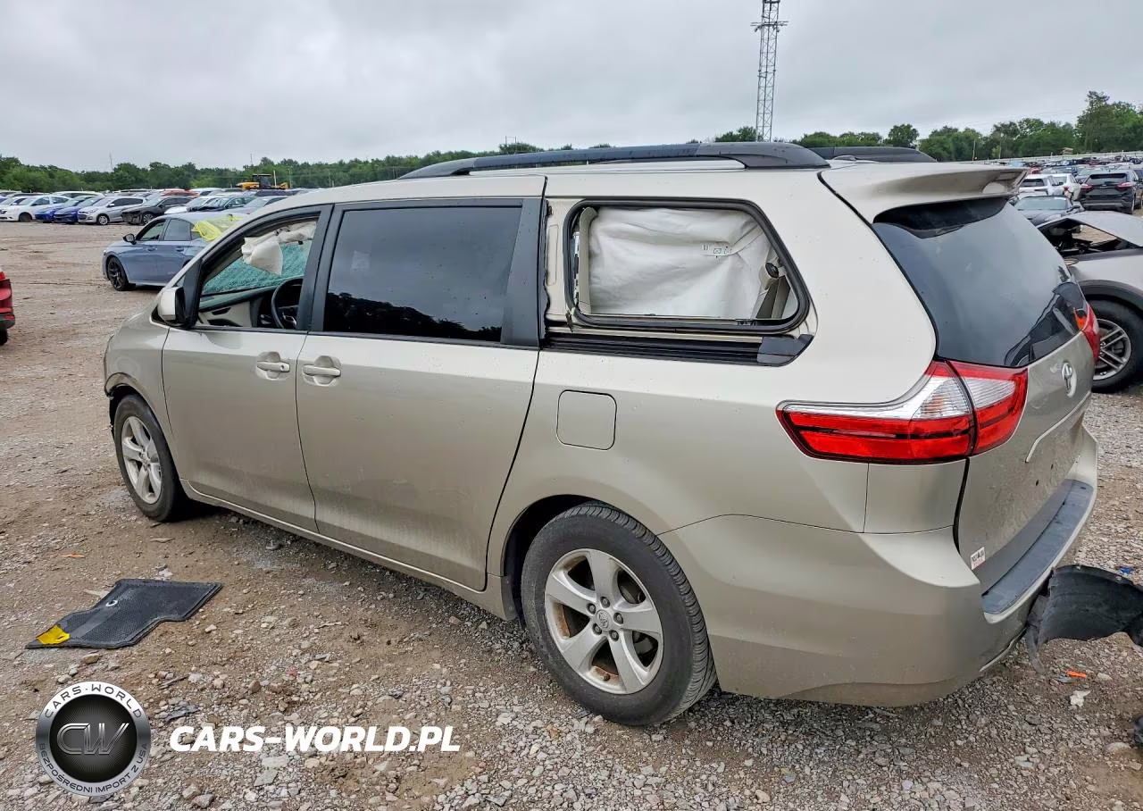 2015 Toyota Sienna Le VIN:5TDKK3DC2FS670468 - 2