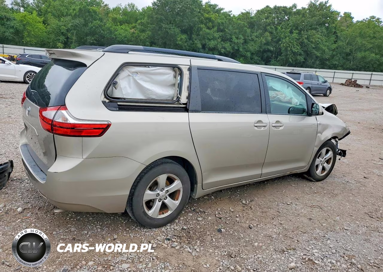 2015 Toyota Sienna Le VIN:5TDKK3DC2FS670468 - 3