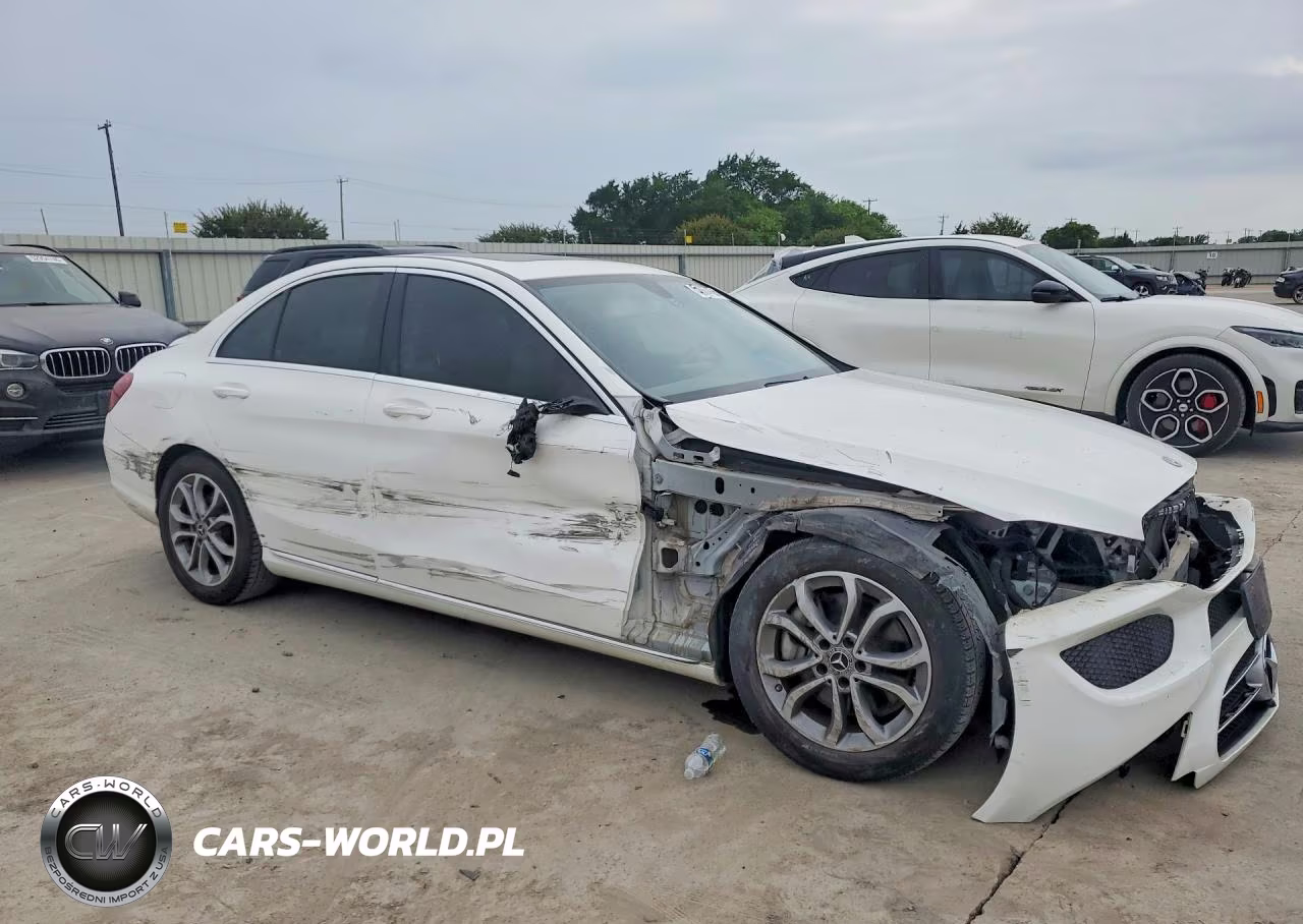 2018 Mercedes-Benz C 300 VIN:55SWF4JB1JU264295 - 4