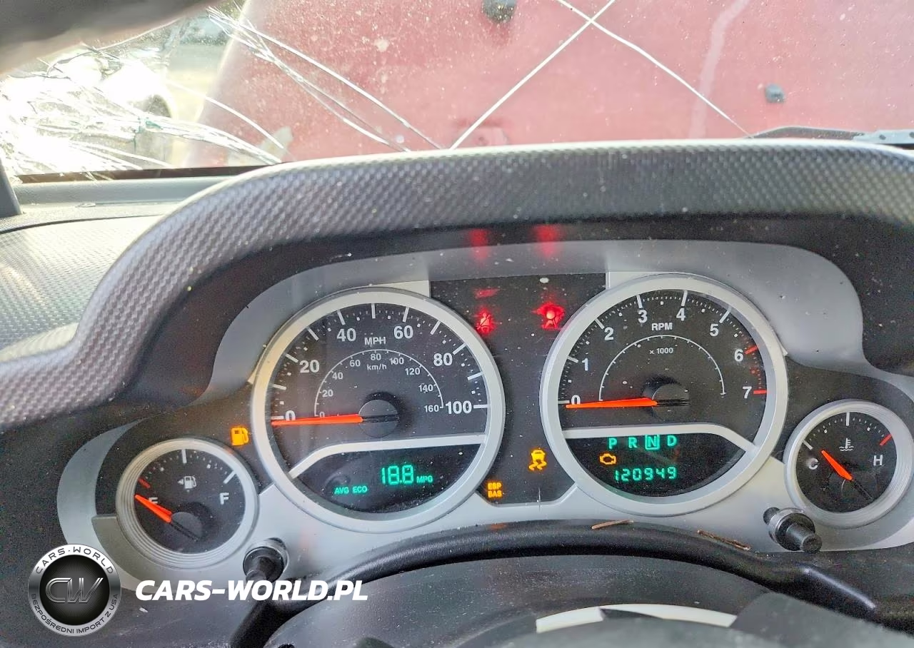 2008 Jeep Wrangler Unlimited Sahara VIN:1J4GA59158L552828 - 9