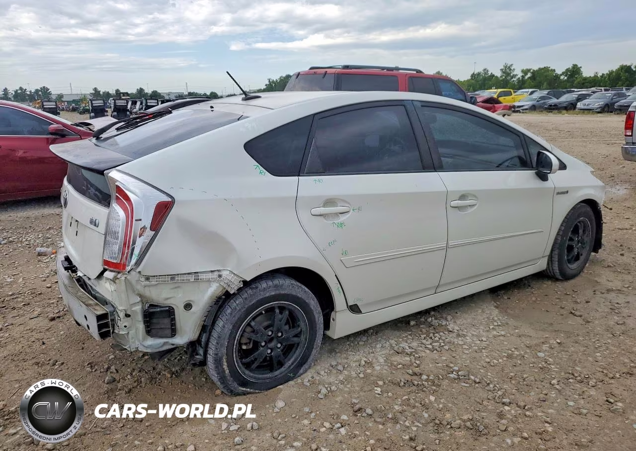 2015 Toyota Prius Four VIN:JTDKN3DU7F0405113 - 3