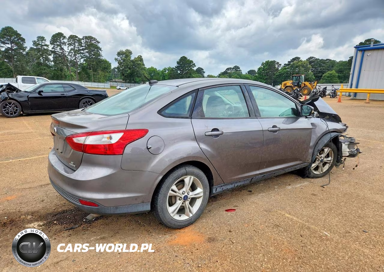 2014 Ford Focus Se VIN:1FADP3F2XEL405141 - 3