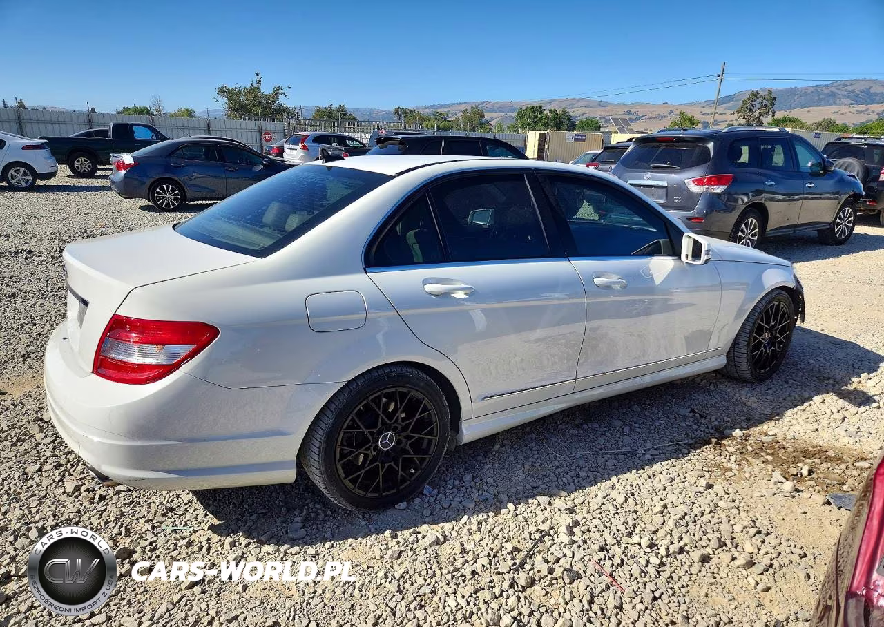 2010 Mercedes-Benz C 300 VIN:WDDGF5EB6AR119226 - 3