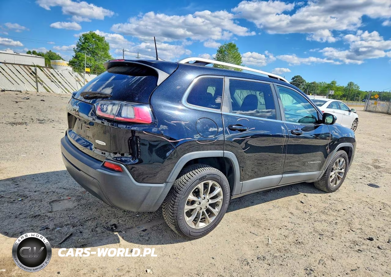 2019 Jeep Cherokee Latitude Plus VIN:1C4PJLLB4KD143961 - 3