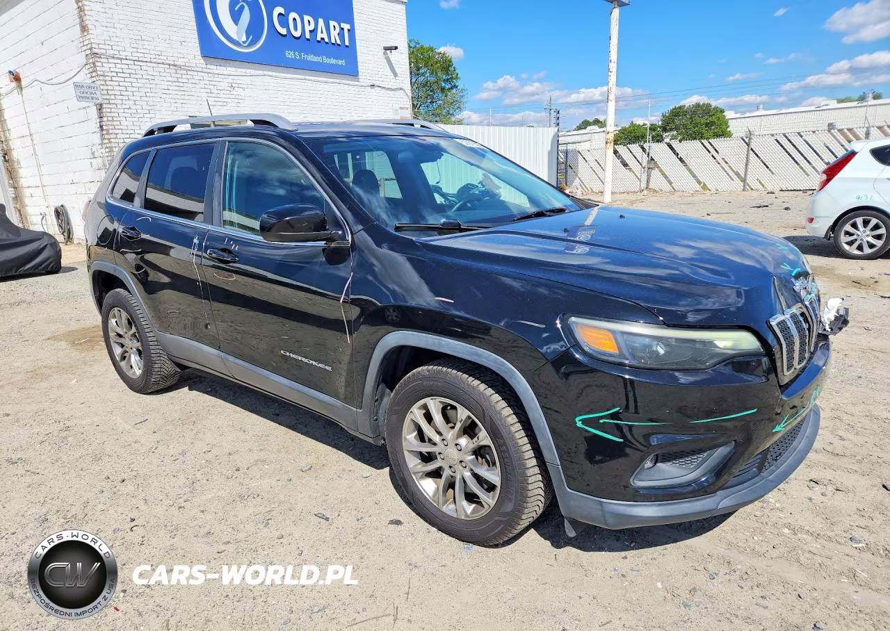 2019 Jeep Cherokee Latitude Plus VIN:1C4PJLLB4KD143961 - 4