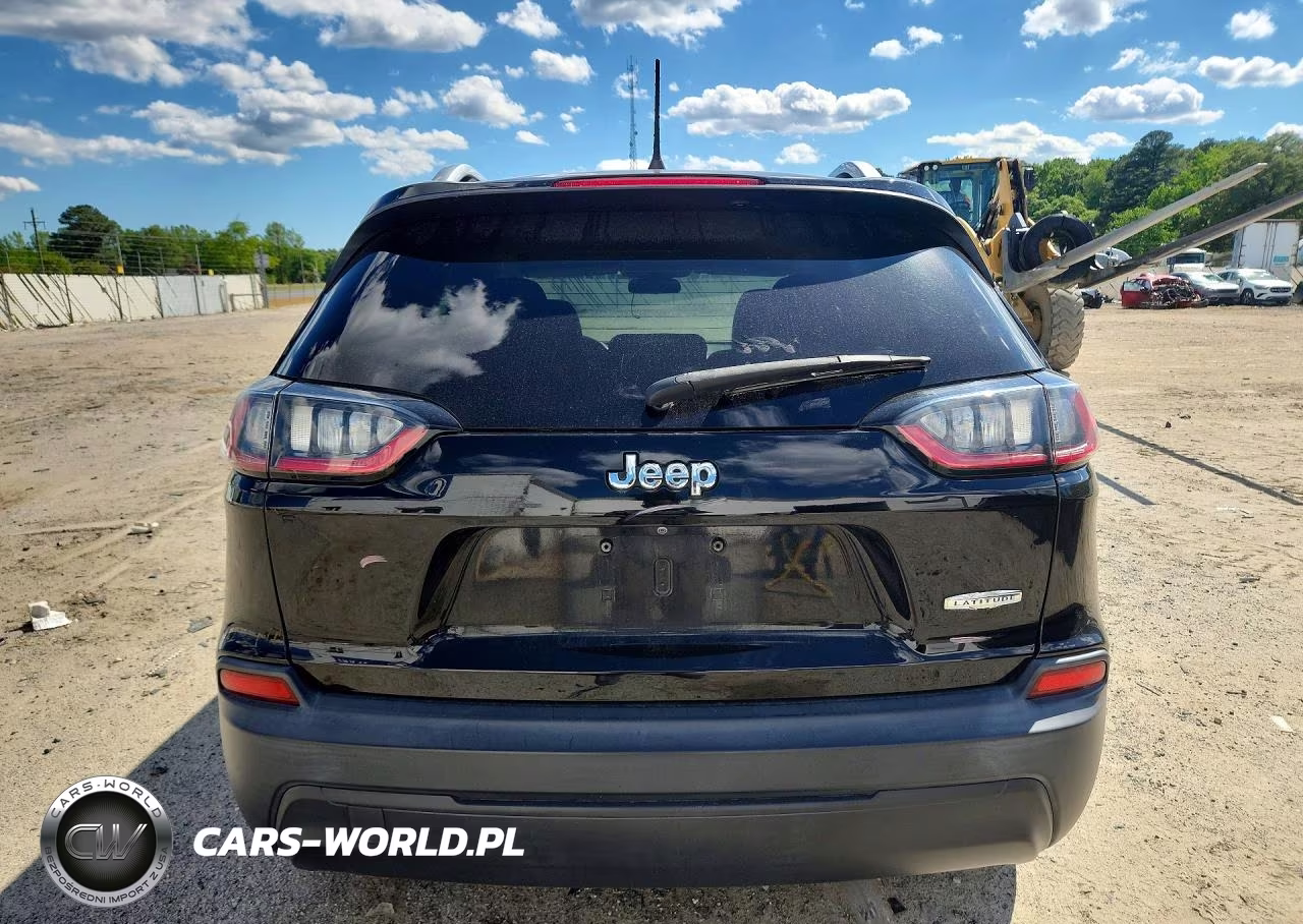2019 Jeep Cherokee Latitude Plus VIN:1C4PJLLB4KD143961 - 6