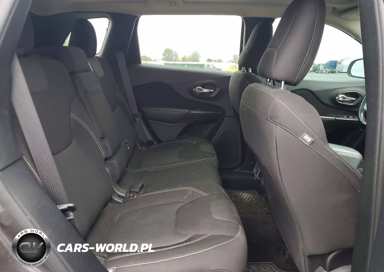 2016 Jeep Cherokee Latitude VIN:1C4PJMCS4GW166335 - 11