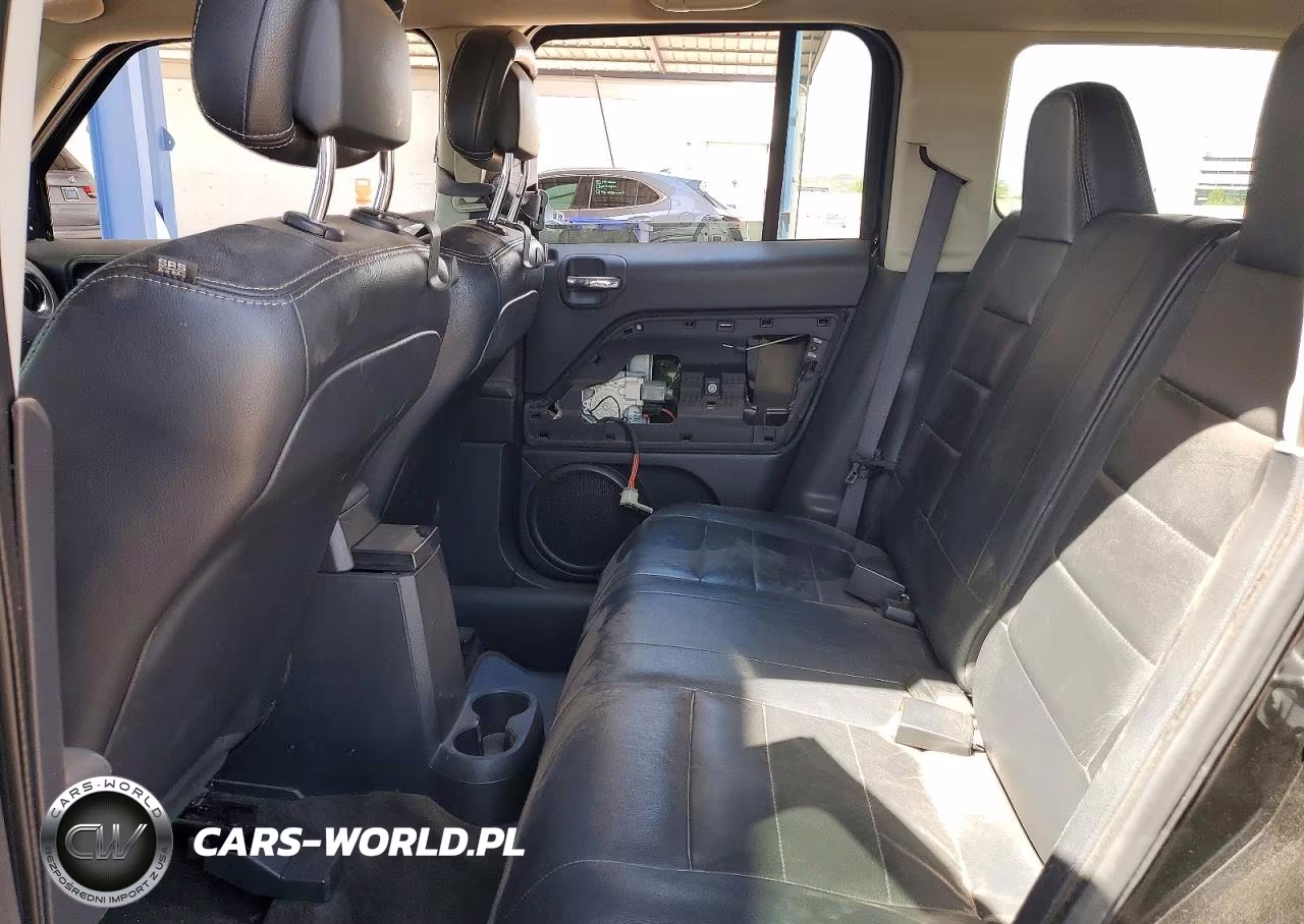 2016 Jeep Patriot Latitude VIN:1C4NJPFA4GD810245 - 10