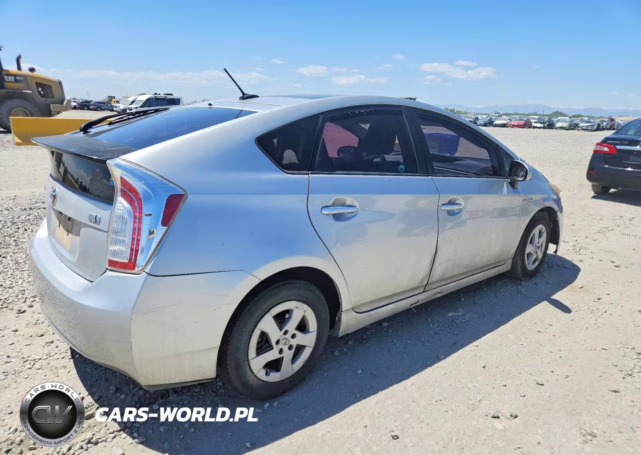 2014 Toyota Prius Three VIN:JTDKN3DU5E1773878 - 3