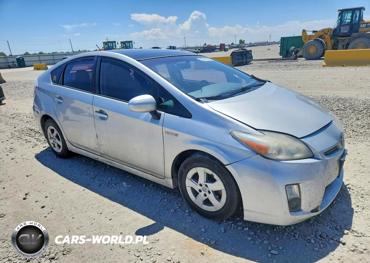 2014 Toyota Prius Three VIN:JTDKN3DU5E1773878 - 4