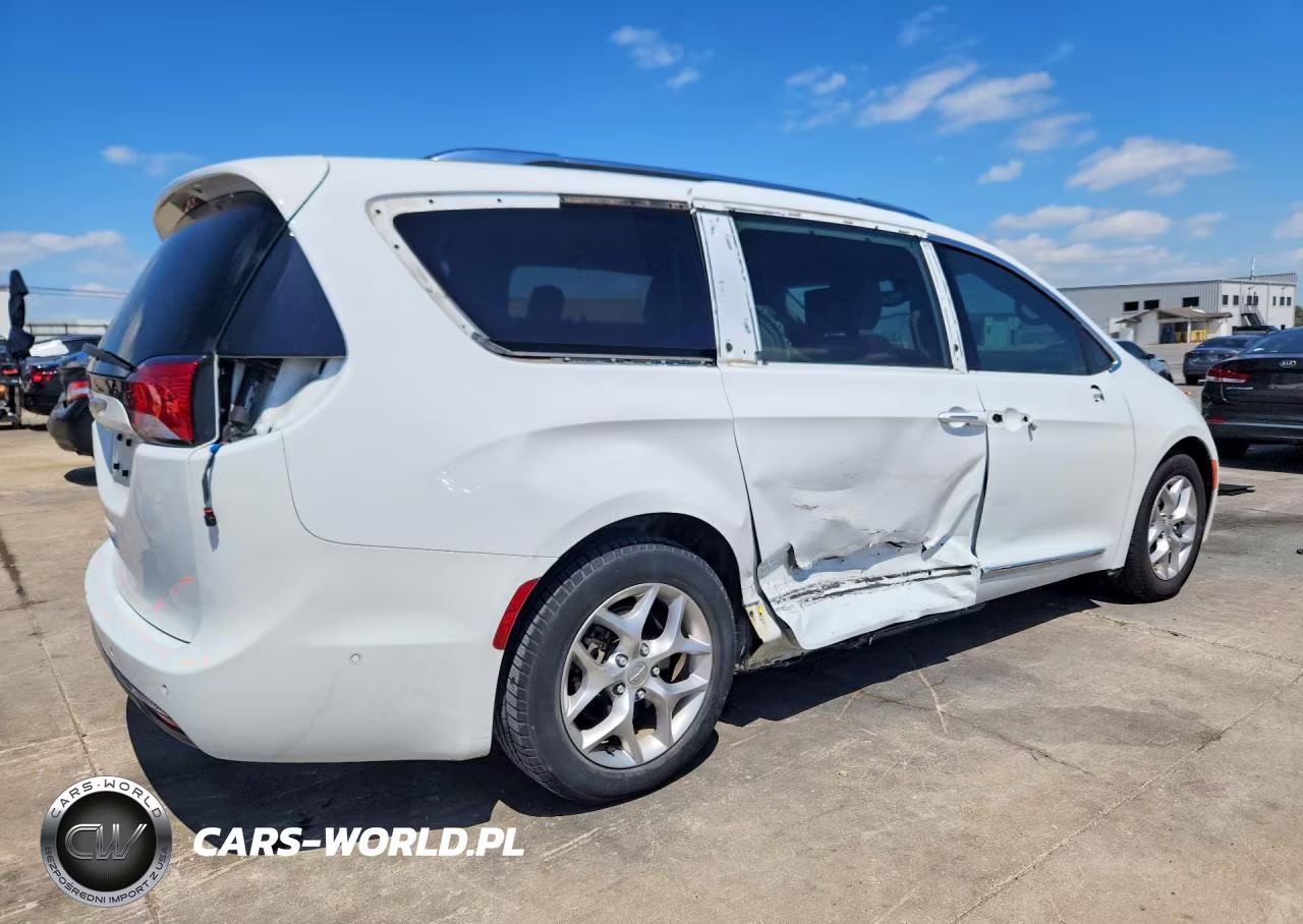 2019 Chrysler Pacifica Touring L Plus VIN:2C4RC1EG7KR549956 - 3