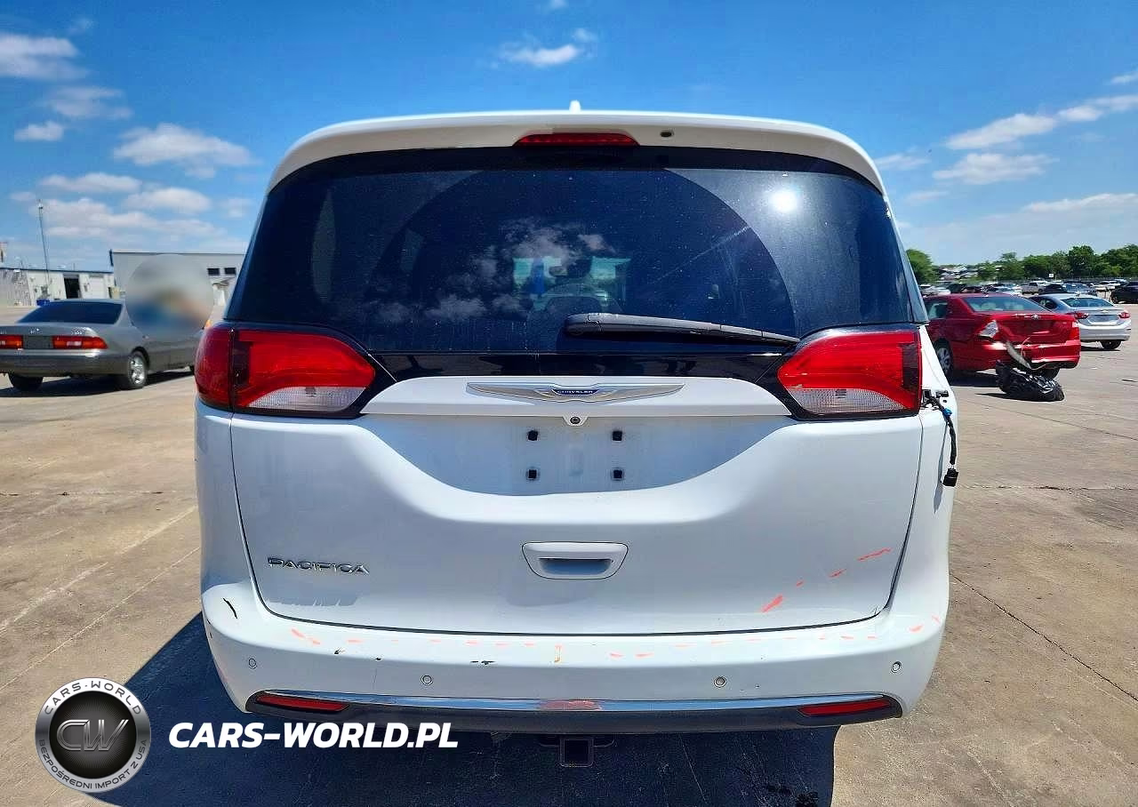 2019 Chrysler Pacifica Touring L Plus VIN:2C4RC1EG7KR549956 - 6