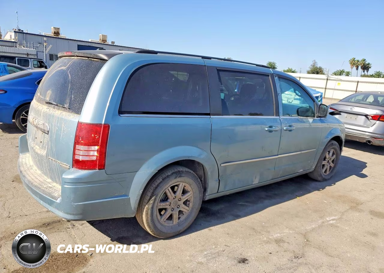 2010 Chrysler Town & Country Touring VIN:2A4RR5D17AR243514 - 3