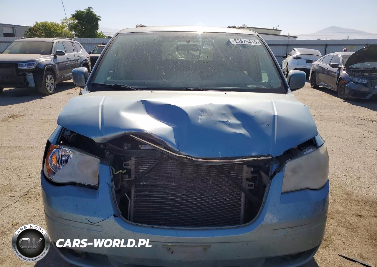 2010 Chrysler Town & Country Touring VIN:2A4RR5D17AR243514 - 5