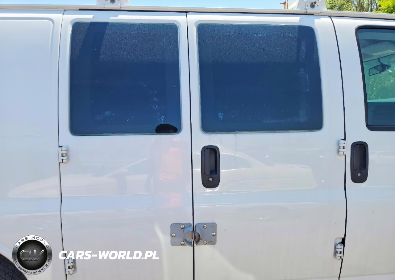 2015 Chevrolet Express G2500 VIN:1GCWGFCG0F1114181 - 11