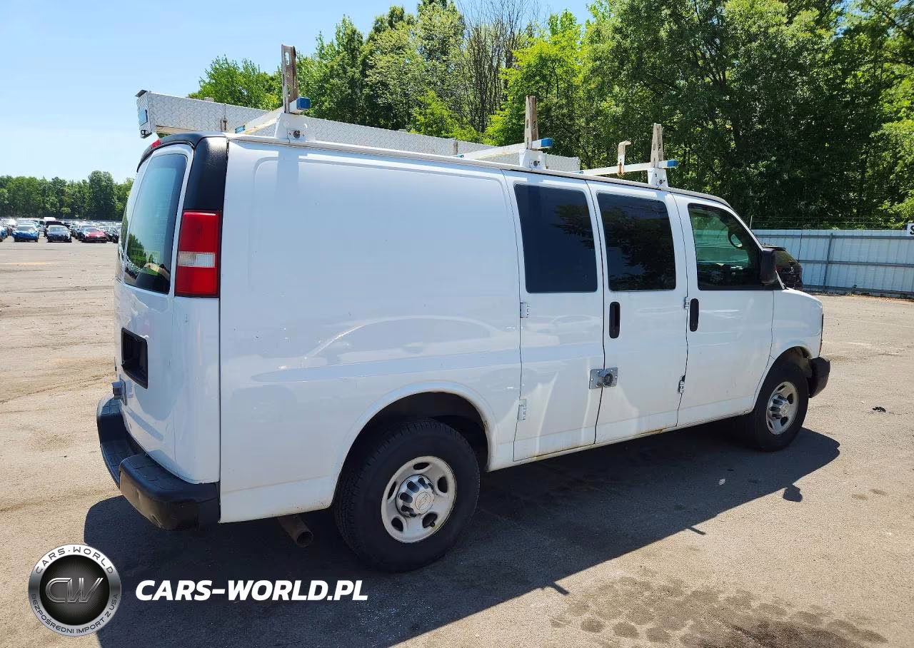 2015 Chevrolet Express G2500 VIN:1GCWGFCG0F1114181 - 3