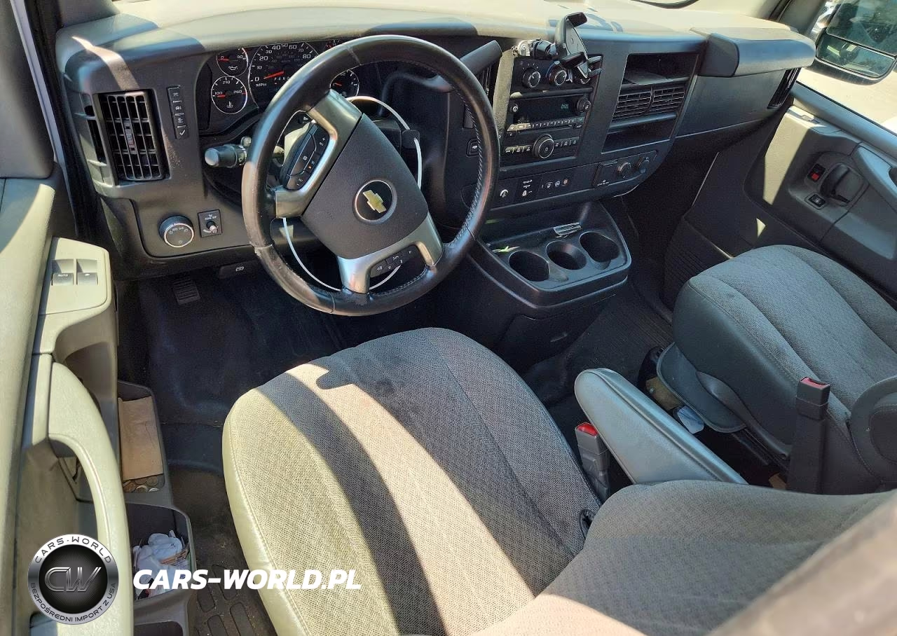 2015 Chevrolet Express G2500 VIN:1GCWGFCG0F1114181 - 8