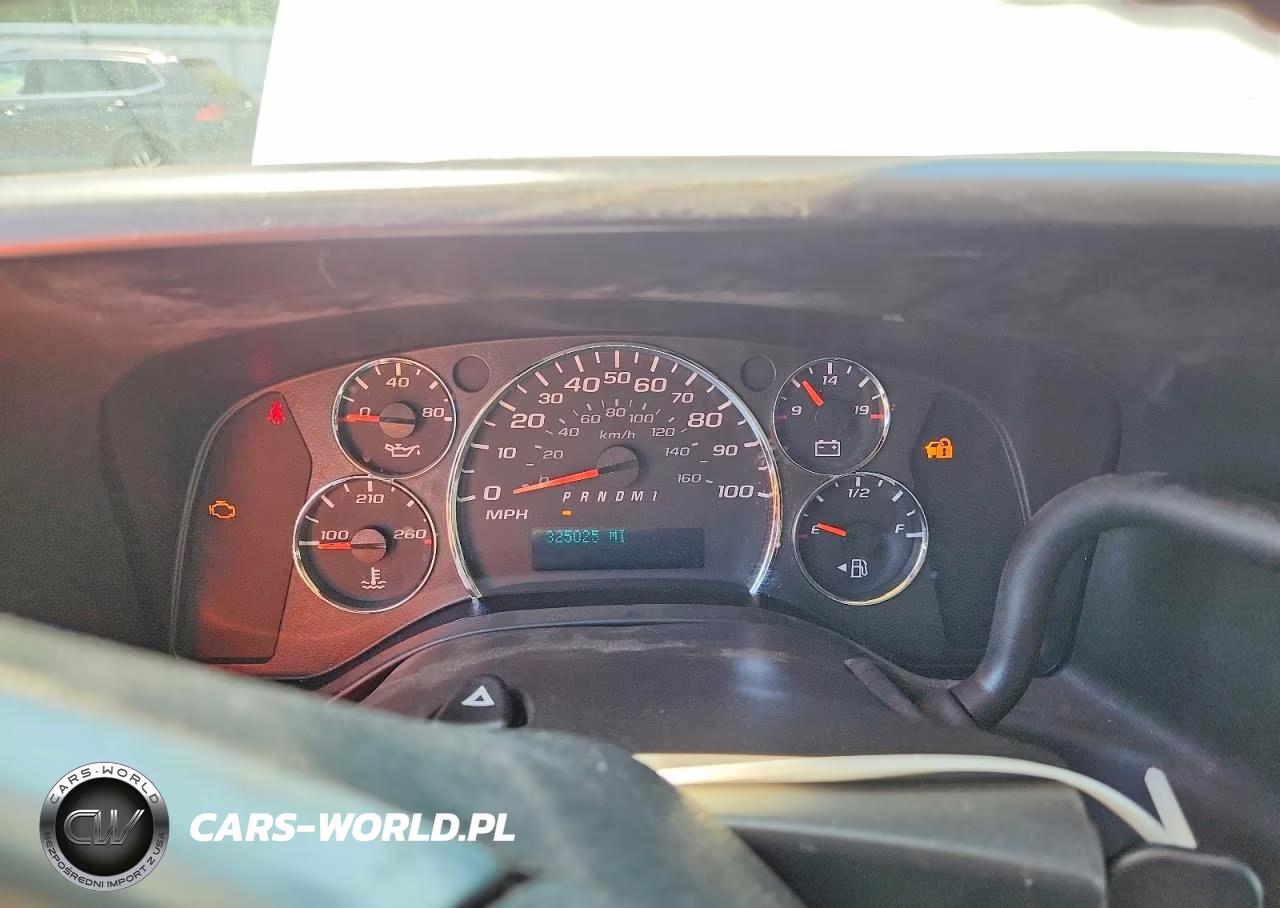2015 Chevrolet Express G2500 VIN:1GCWGFCG0F1114181 - 9