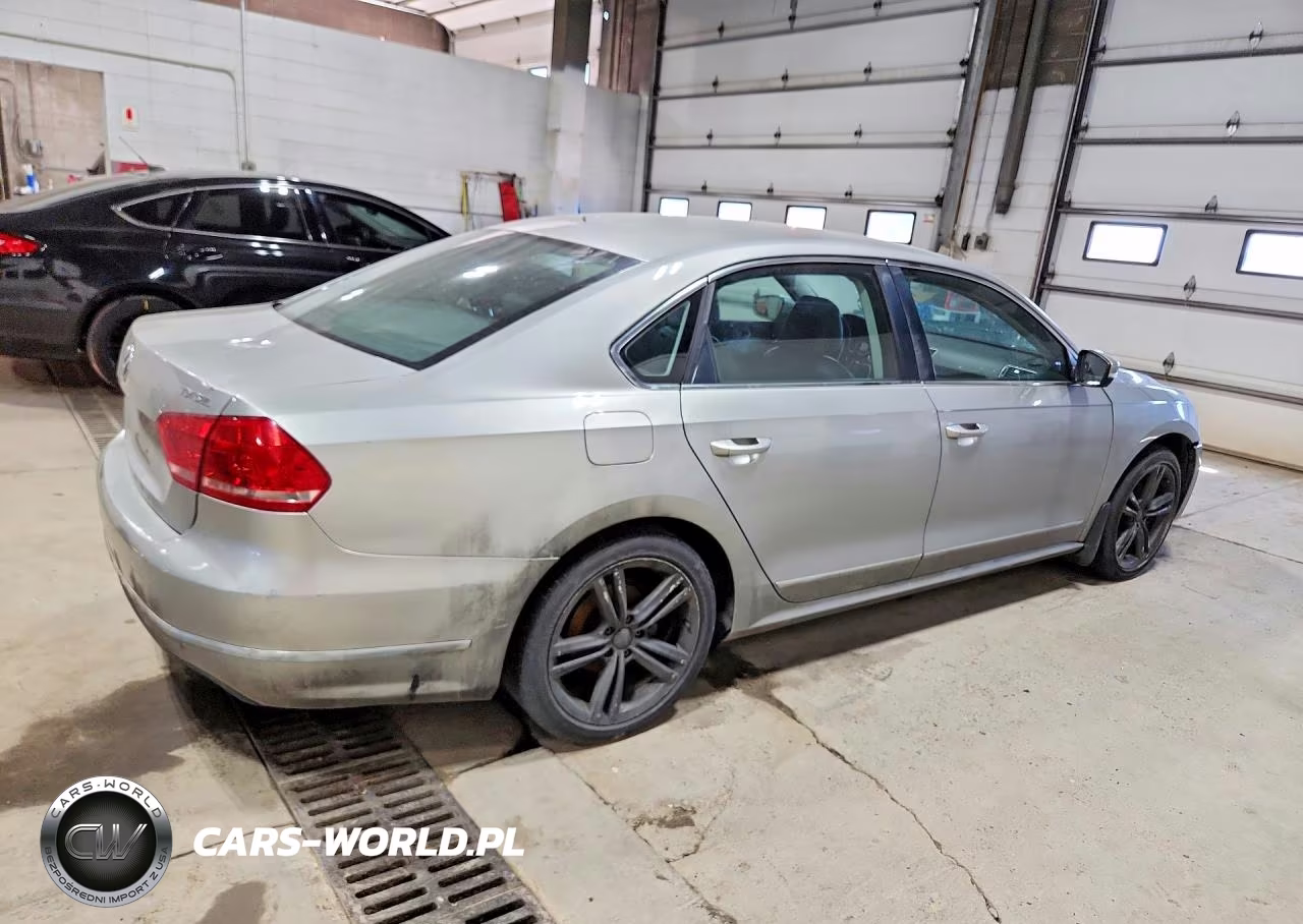 2014 Volkswagen Passat Sel VIN:1VWCN7A36EC062070 - 3