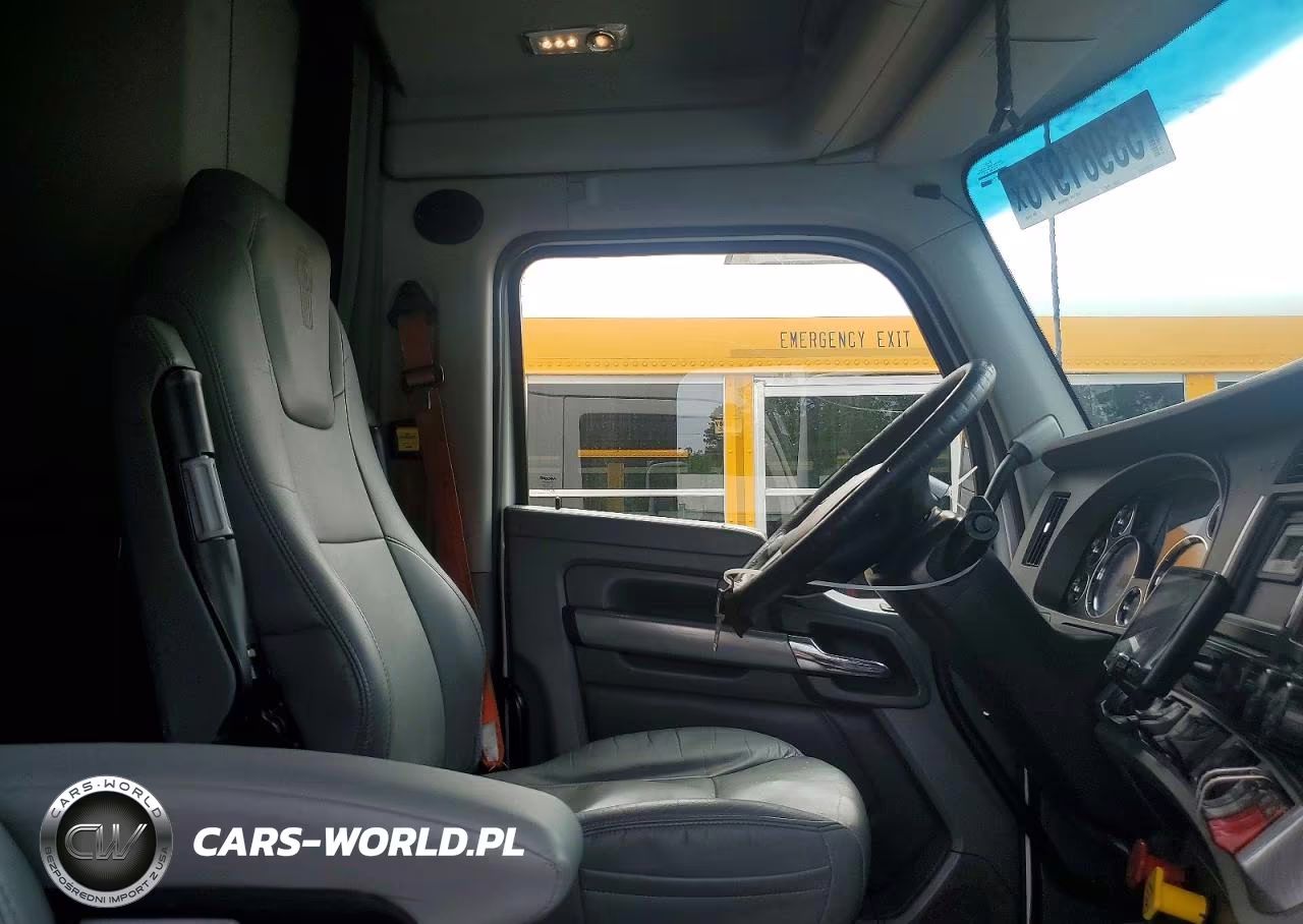2018 Kenworth T680 Semi Truck VIN:1XKYD49X0JJ131525 - 5