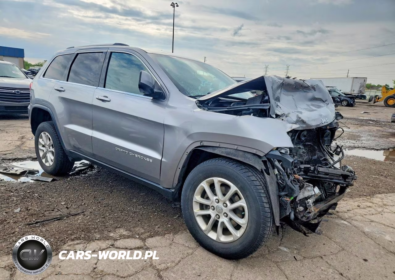 2015 Jeep Grand Cherokee Laredo VIN:1C4RJFAG2FC943856 - 4