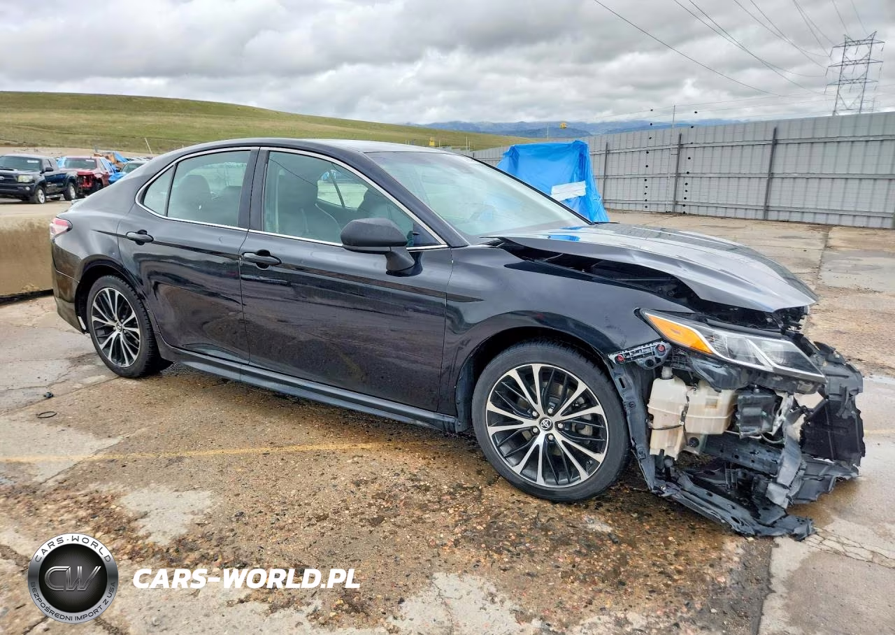 2018 Toyota Camry Se VIN:4T1B11HK2JU620579 - 4