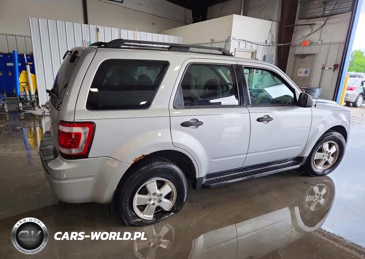 2011 Ford Escape Xlt VIN:1FMCU0D71BKA21807 - 3