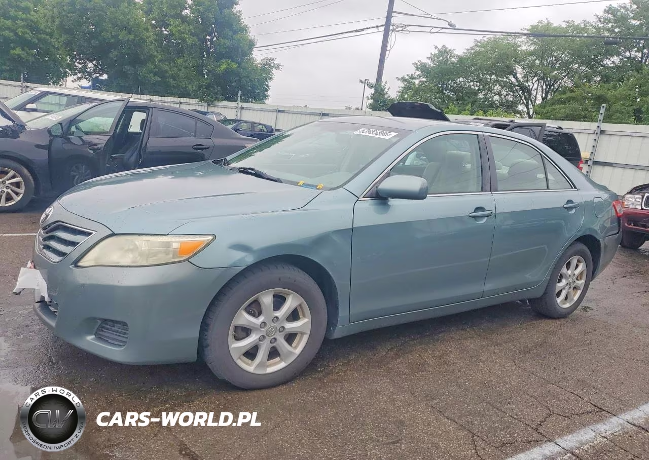 2011 Toyota Camry Le – zdjęcie 1 z 12