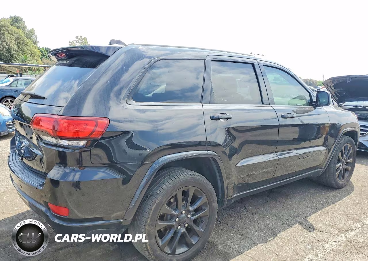 2017 Jeep Grand Cherokee Laredo VIN:1C4RJEAG8HC702199 - 3