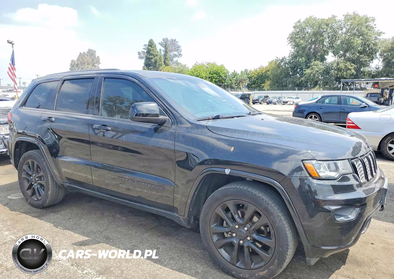 2017 Jeep Grand Cherokee Laredo VIN:1C4RJEAG8HC702199 - 4